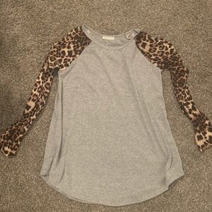 Gray shirt with cheetah print sleeves